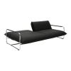 Nova sofa i sort har god komfort med et todelt ryglæn, der kan justeres i tre forskellige positioner