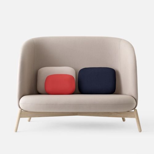 Nest Easy sofa med ben i eg, til indretning af lounge, venteområder og lign.