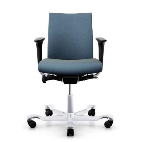 HÅG Creed 6002 i støvet blå betræk med lavt ryglæn, tilgængelige som ESD stol
