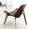 CH07 vingeformet loungestol med lædersæde og stel i egetræ, få indretninghjælp til din virksomhed