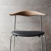 CH88 stol, læder sæde, Design: Hans J. Wegner, Carl Hansen & Søn. Kan kombineres i farver, der matcher din virksomhed
