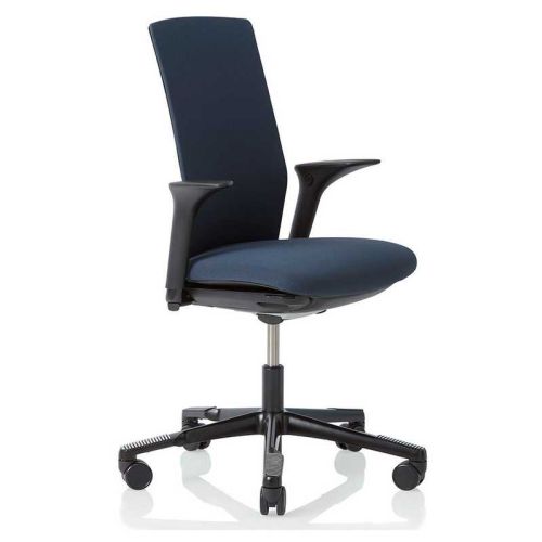 HÅG Fute Solid 1200, højde- og breddejusterbare armlæn er tilvalg, stolen er designet af Fute Design Team