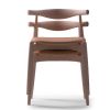 CH20, albue stolen kan stables. Design: Hans J. Wegner, Carl Hansen & Søn. Eg med lædersæde., kan anvendes til indretning af café