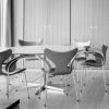 Liljen™, smuk stol til personalerummet, designet af Arne Jacobsen