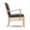 Colonial Chair OW149 lænestol i lys olieret eg og læder hynder
