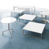 Hello loungebord består af hvid højglans og rustfri stål, designet af busk+hertzog