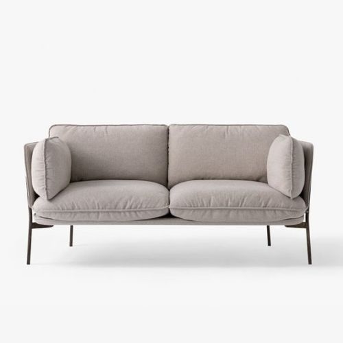 Cloud sofa i grå, stærk rygstruktur kombineres med komfortable puder