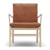 Colonial Chair OW149 lænestol i sæbebehandlet eg og læder hynder i læder