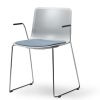 Pato medestol, med polstret sæde og armlæn, god siddekomfort, kan anvendes til indretning af konferencelokale
