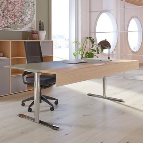 Delta X arbejdsbord er et eksklusivt bord ideel til indretning af chefkontoret
